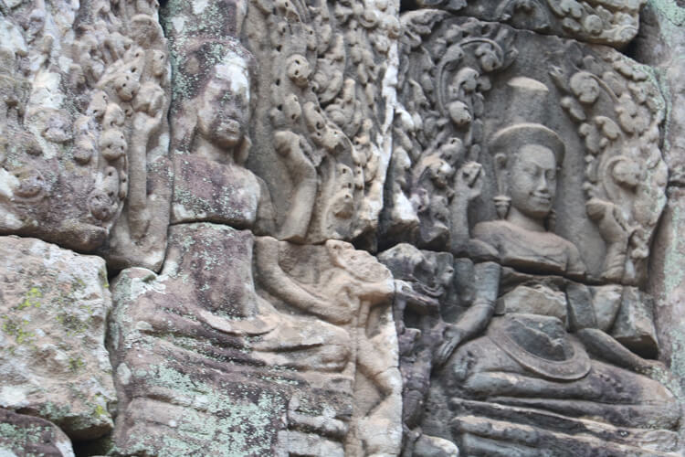 バイヨン寺院の壁面に掘られたレリーフ