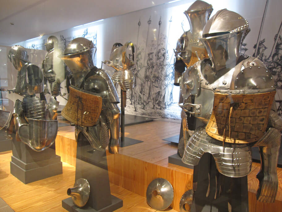 アンヴァリッドの軍事博物館に展示されている鎧