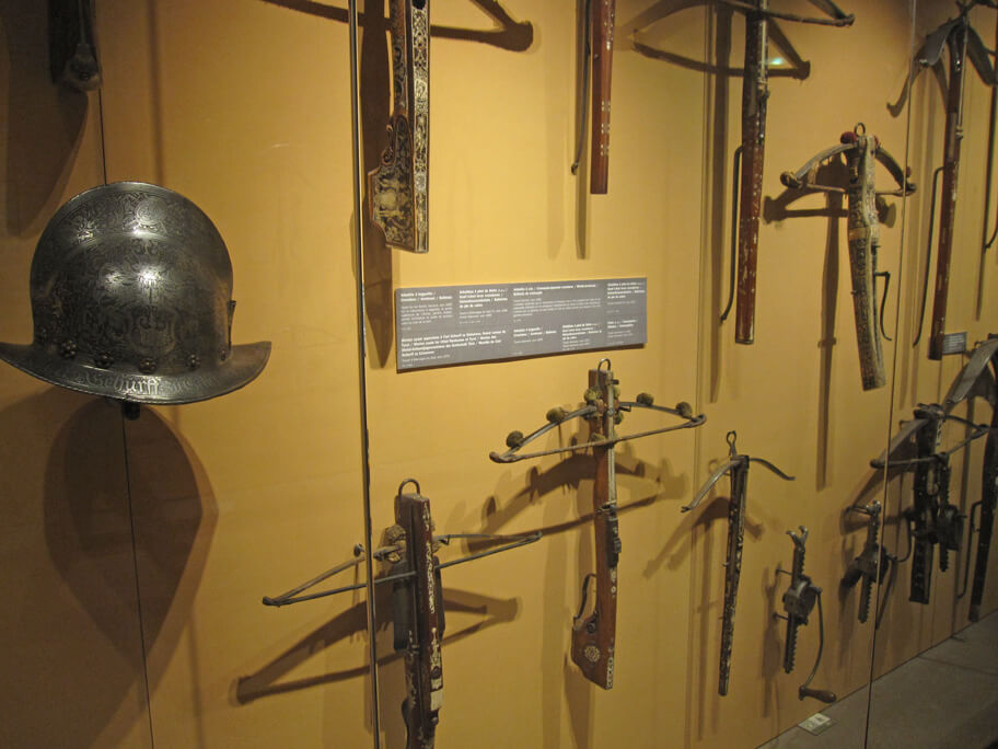 アンヴァリッドの軍事博物館に展示されている弓