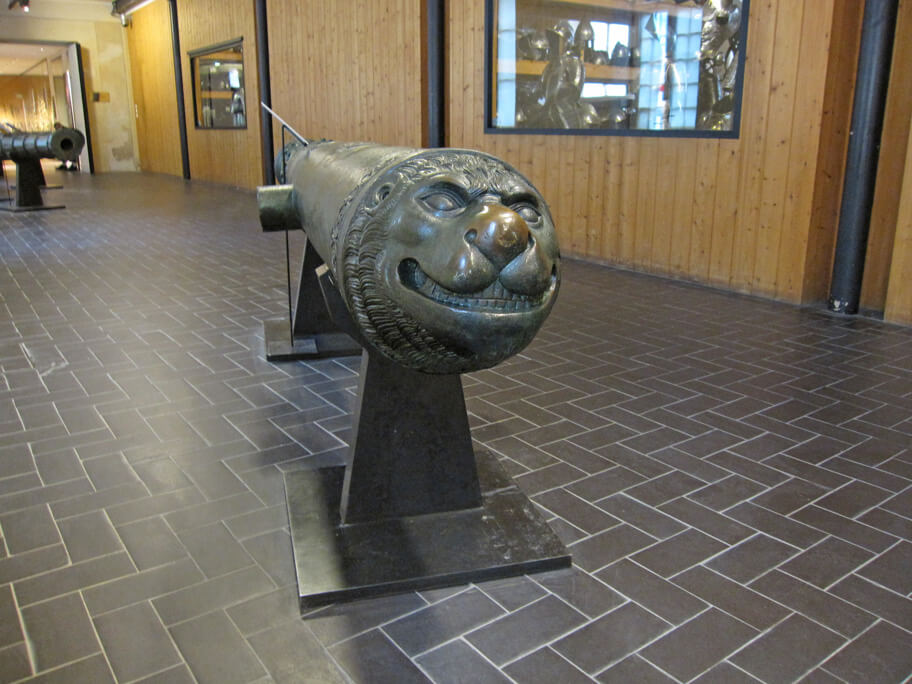 アンヴァリッドの軍事博物館に展示されている大砲