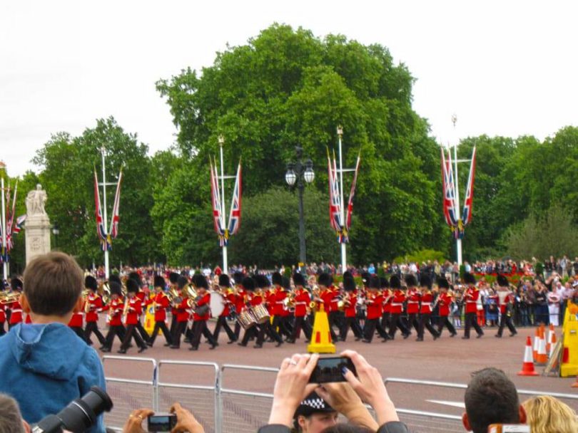バッキンガム宮殿の衛兵交代式はロンドン観光で見たいイベントの一つ Kubogen