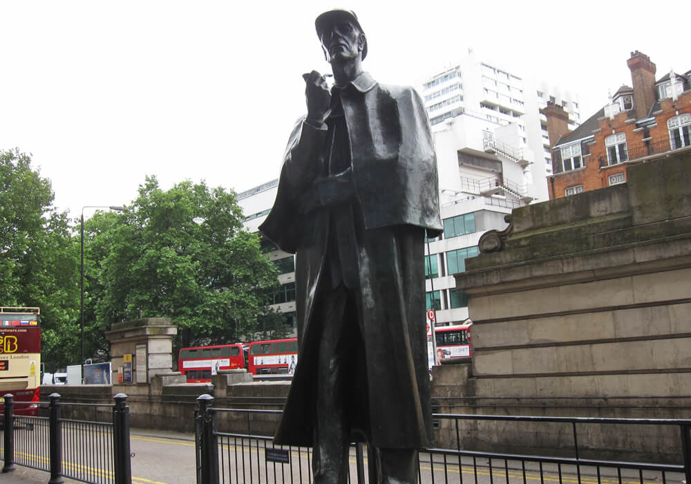 シャーロック・ホームズの銅像